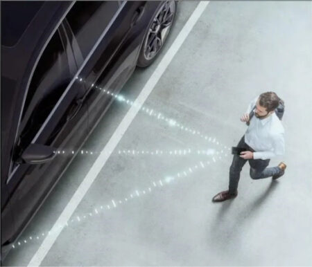 باز کردن در‌ خودرو توسط تلفن همراه مجهز به فناوری UWB